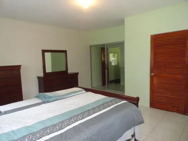 Access, 1 Bed 1 Bath In Coral Garden *