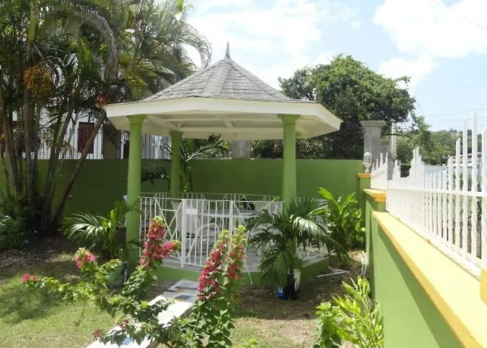 Apartment Access, 1 Bed 1 Bath In Coral Garden