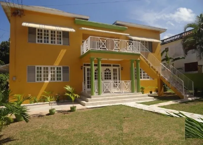 Access, 1 Bed 1 Bath In Coral Garden Apartment *