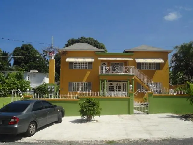 Apartment Access, 1 Bed 1 Bath In Coral Garden