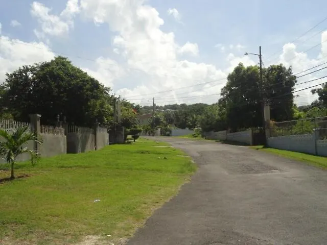 Access, 1 Bed 1 Bath In Coral Garden Apartment *