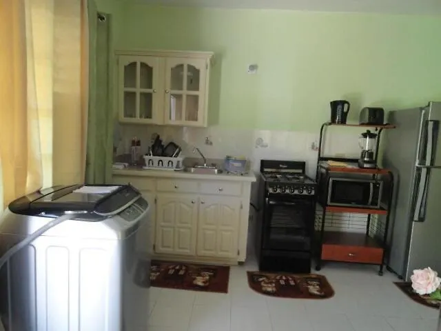 Access, 1 Bed 1 Bath In Coral Garden *