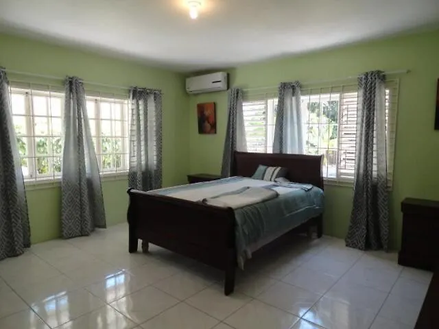 Apartment Access, 1 Bed 1 Bath In Coral Garden
